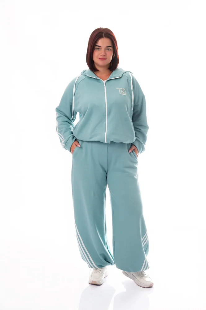 Спортивный костюм plus size с капюшоном, кофта + джоггеры, тринитка-диагональ — фото 8 (665x998)