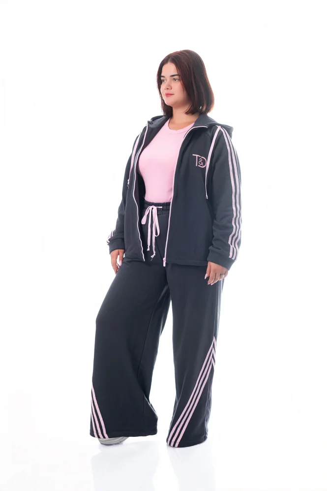 Спортивный костюм plus size с капюшоном, кофта + джоггеры, тринитка-диагональ — фото 5 (665x998)
