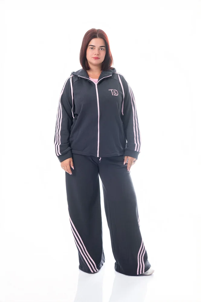 Спортивный костюм plus size с капюшоном, кофта + джоггеры, тринитка-диагональ — фото 3 (665x998)