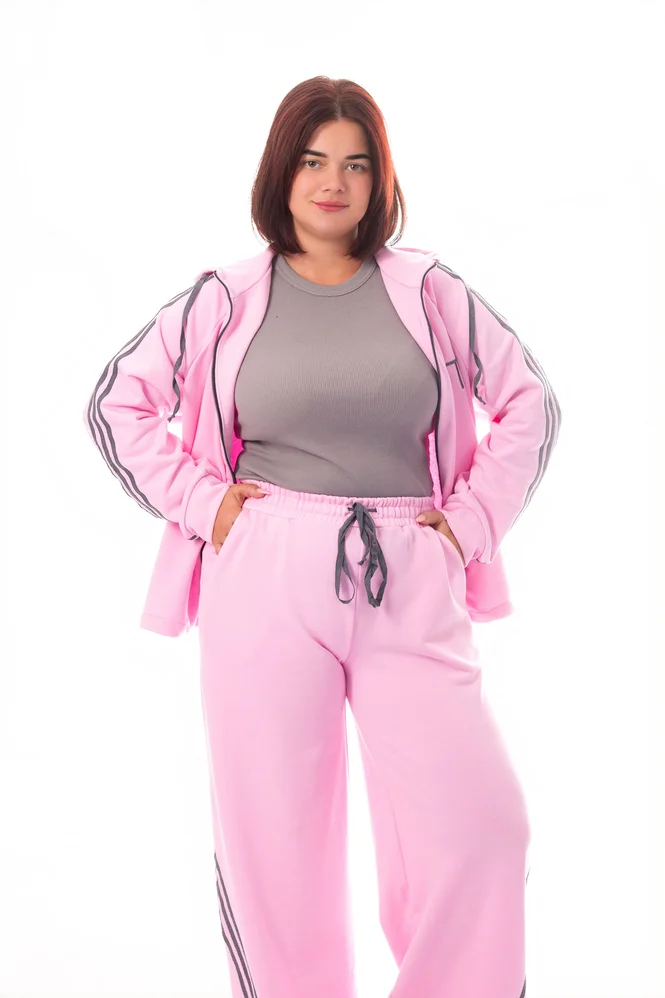 Спортивный костюм plus size с капюшоном, кофта + джоггеры, тринитка-диагональ — фото 10 (665x998)