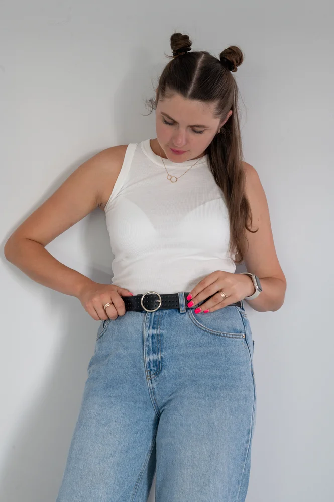 Женский ремень с перфорацией и круглой пряжкой, 35 мм — фото 6 (665x998)
