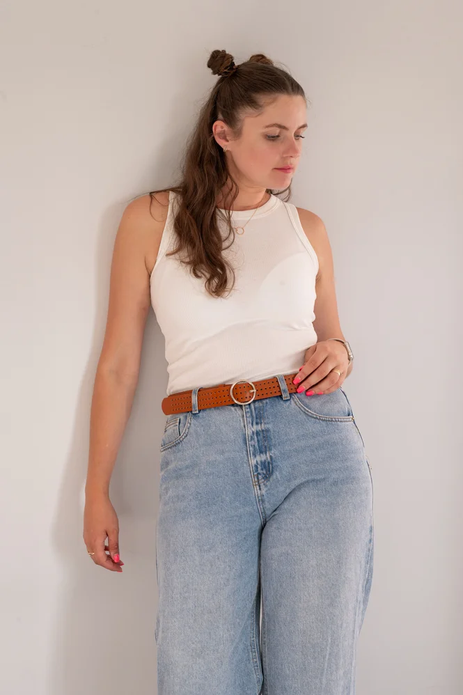 faux leather belt with perforation and round buckle, 35 mm — photo 5 (665x998)