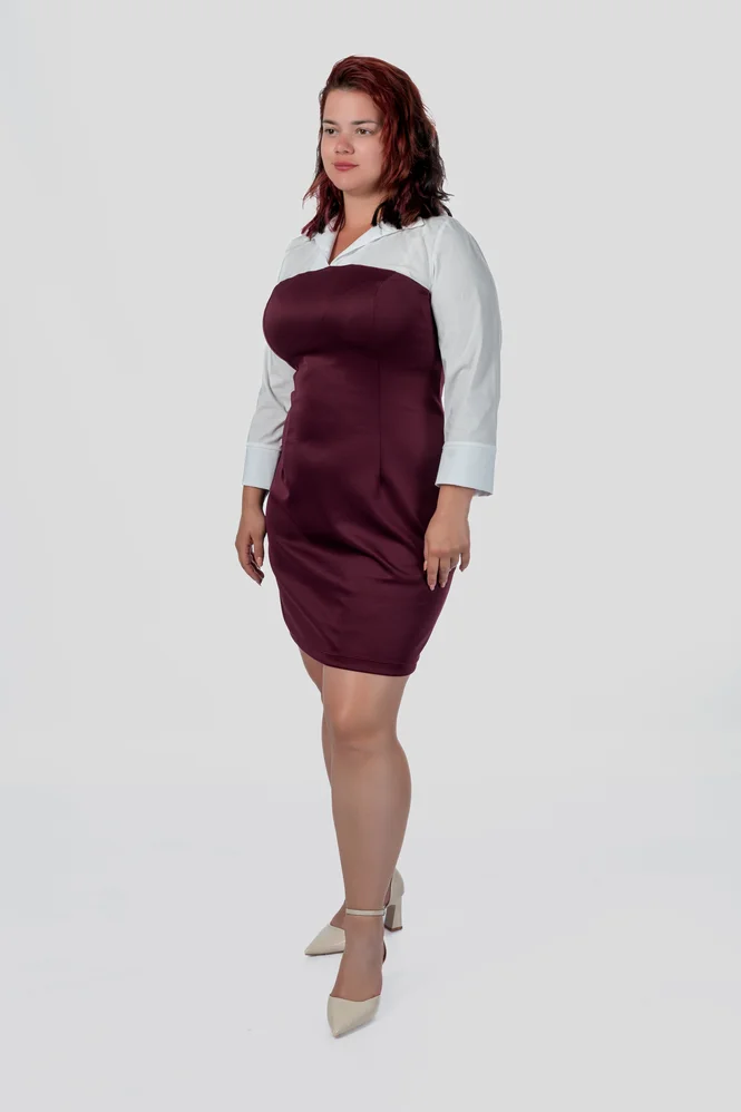 Приталенное платье plus size с воротником, V-вырезом и манжетами, поплин + дайвинг — фото 2 (665x998)
