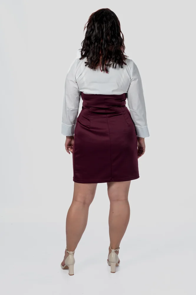 Приталенное платье plus size с воротником, V-вырезом и манжетами, поплин + дайвинг — фото 4 (665x998)