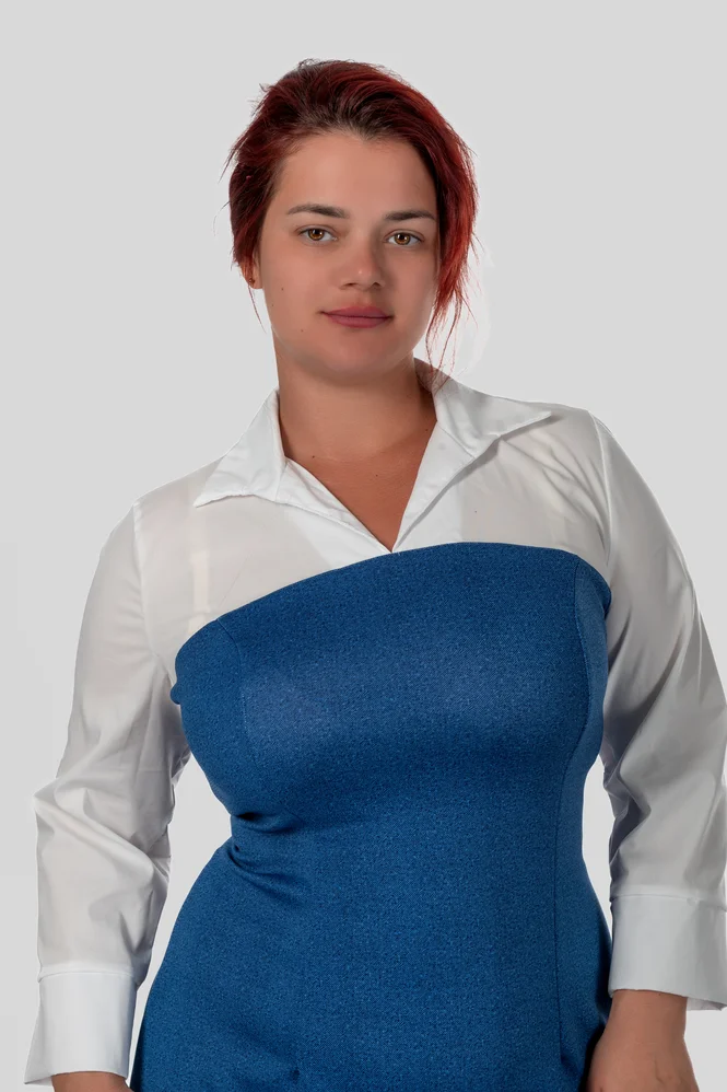 Fitted plus size dress with collar, V-neck and cuffs, poplin + diving fabric — photo 6 (665x998)