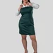 Приталенное платье plus size с воротником, V-вырезом и манжетами, поплин + дайвинг — фото 4 (75x75)