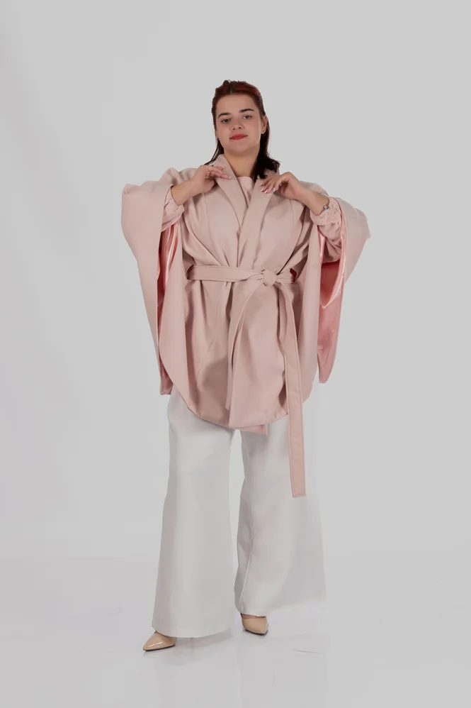 Жіночий кейп з поясом вовна кашемір плюс сайз Diana (персиковий) — фото 4 (665x998)