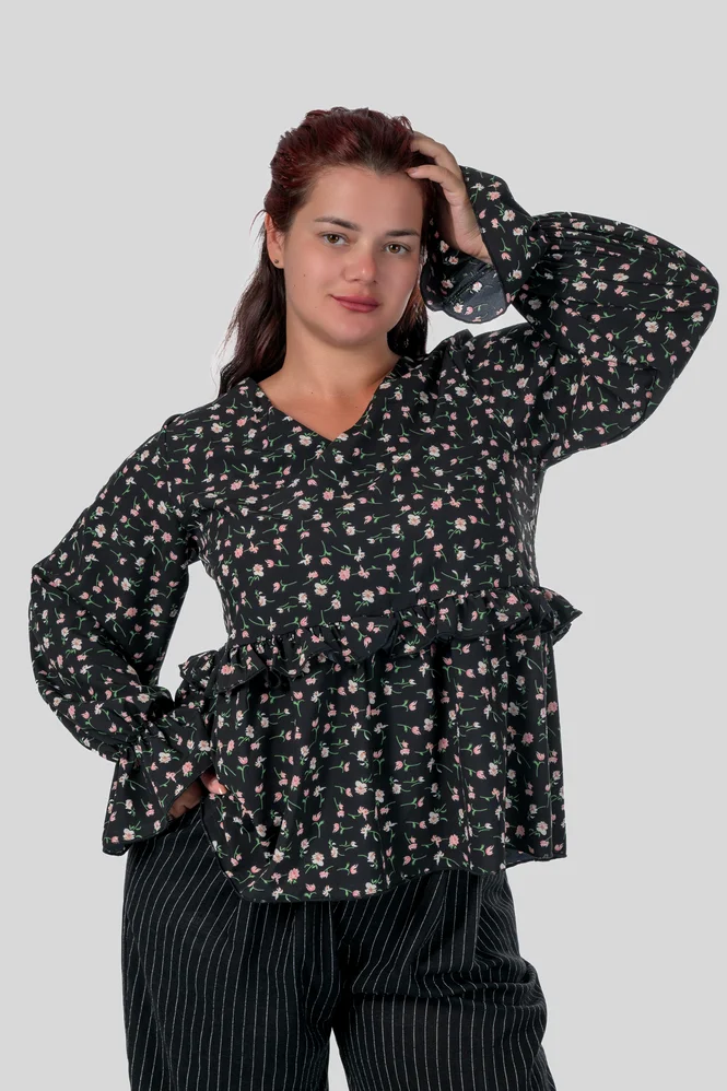 Вільна блуза plus size Jerri з V-вирізом, рукавом-буф і воланом на талії JERRI (чорний) — фото 2 (665x998)