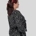 Вільна блуза plus size Jerri з V-вирізом, рукавом-буф і воланом на талії JERRI (чорний) — фото 4 (75x75)