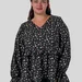 Вільна блуза plus size Jerri з V-вирізом, рукавом-буф і воланом на талії JERRI (чорний) — фото 1 (75x75)