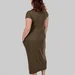 Жіноча сукня-футболка міді plus size з V-вирізом, кишенями та коротким рукавом LEONA (хакі) — фото 4 (75x75)