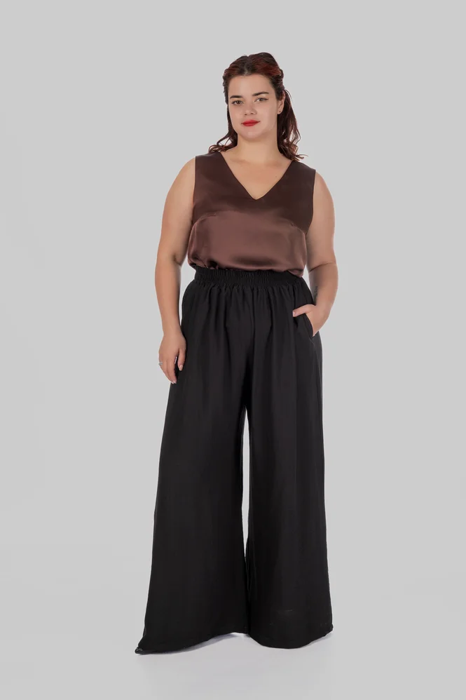 Жіночий шовковий топ plus size на широких бретелях з V-вирізом LIVIA (коричневий) — фото 5 (665x998)