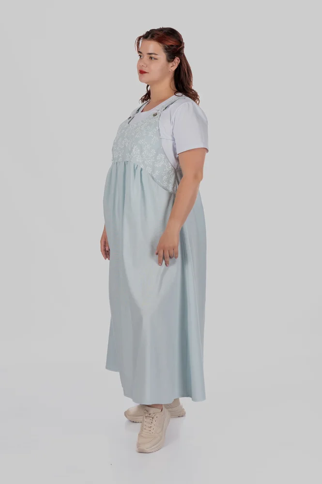Жіночий лляний сарафан міді plus size з широкими бретелями та рослинним принтом LOTTA (блакитний) — фото 3 (665x998)