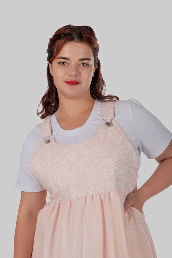 Жіночий лляний сарафан міді plus size з широкими бретелями та рослинним принтом LOTTA (персиковий) — фото 8 (665x998)