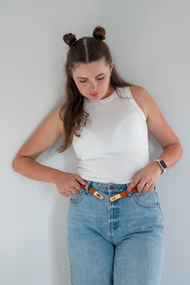 faux leather belt with clasp buckle 20 mm Camel (Gold) — photo 4 (665x998)