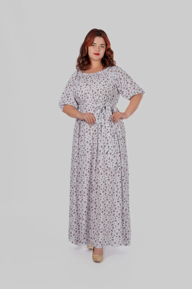 Жіноча літня сукня максі plus size зі штапелю з відкритими плечима, поясом і квітковим принтом MIREYA (білий) — фото 2 (665x998)