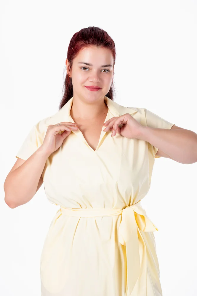 Легка літня сукня міді plus size з поясом, коміром, V-вирізом і кишенями, поплін 100% бавовна Raven Light (вершковий) — фото 8 (665x998)