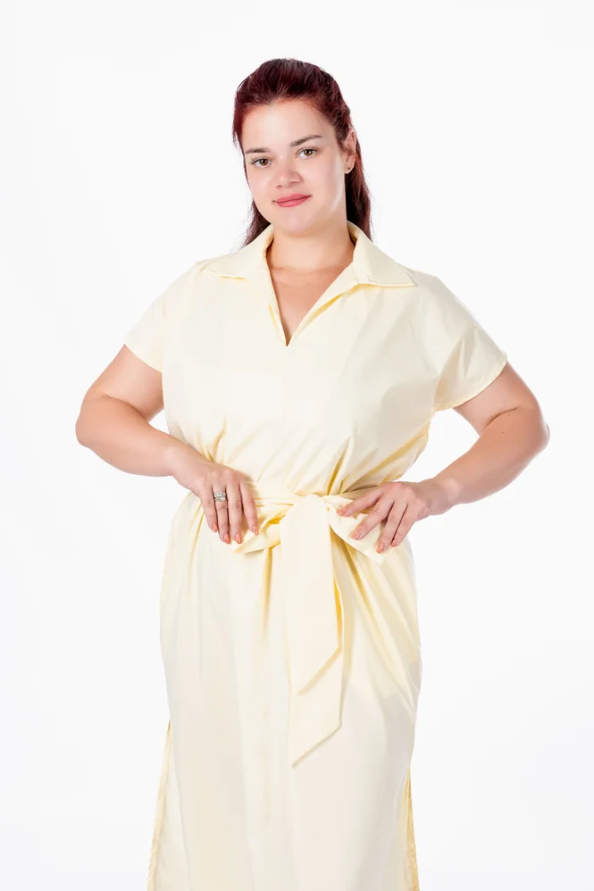 Легка літня сукня міді plus size з поясом, коміром, V-вирізом і кишенями, поплін 100% бавовна Raven Light (вершковий) — фото 10 (665x998)