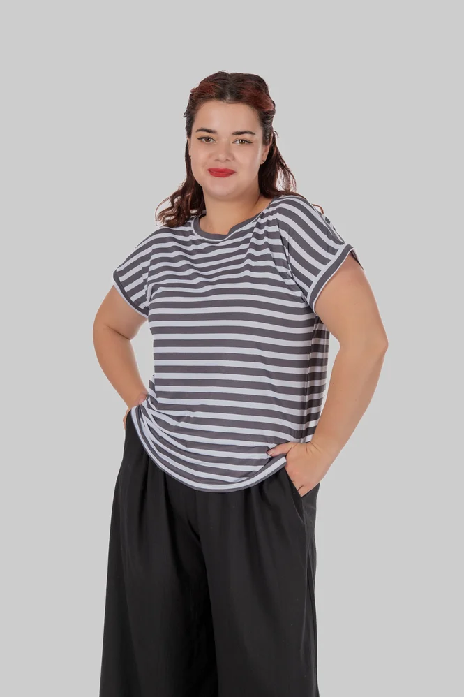 Жіноча віскозна футболка plus size у смужку з коротким рукавом TILDA (темно-сірий) — фото 6 (665x998)