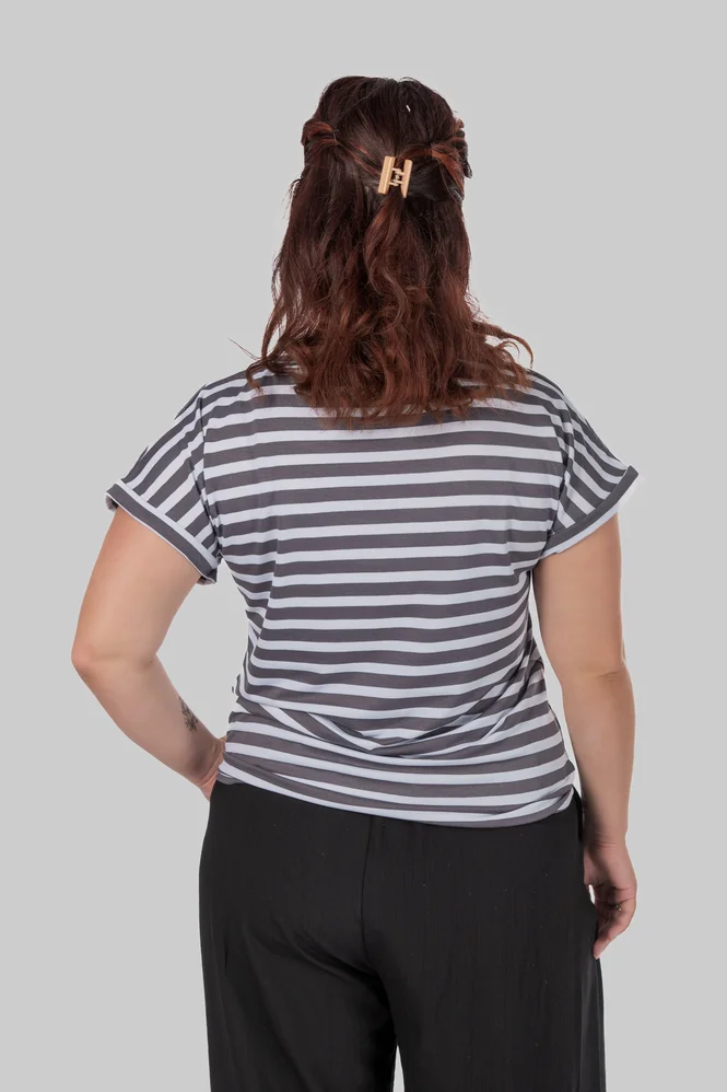 Жіноча віскозна футболка plus size у смужку з коротким рукавом TILDA (темно-сірий) — фото 2 (665x998)