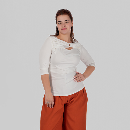 Жіночий лонгслів з драпіровкою та вирізом плюс сайз Zoryana (Молочний)