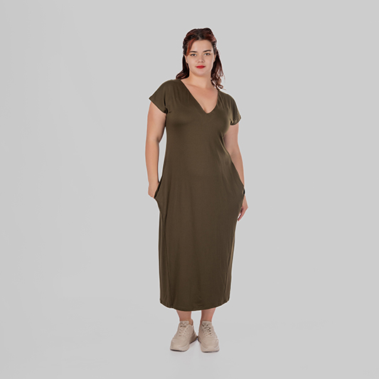 women's plus size t-shirt midi dress with a V-neck and pockets